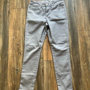 Seven7 Est: 1964 Women's pants size eight color gray Skinny